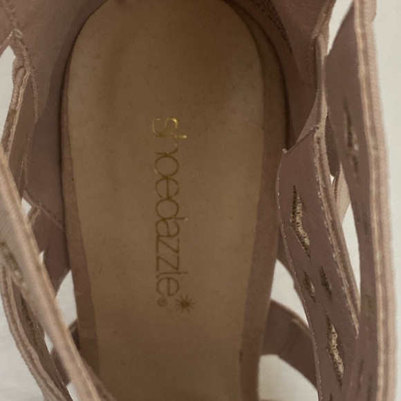 Light mauve colored heels - Picture 7 of 7